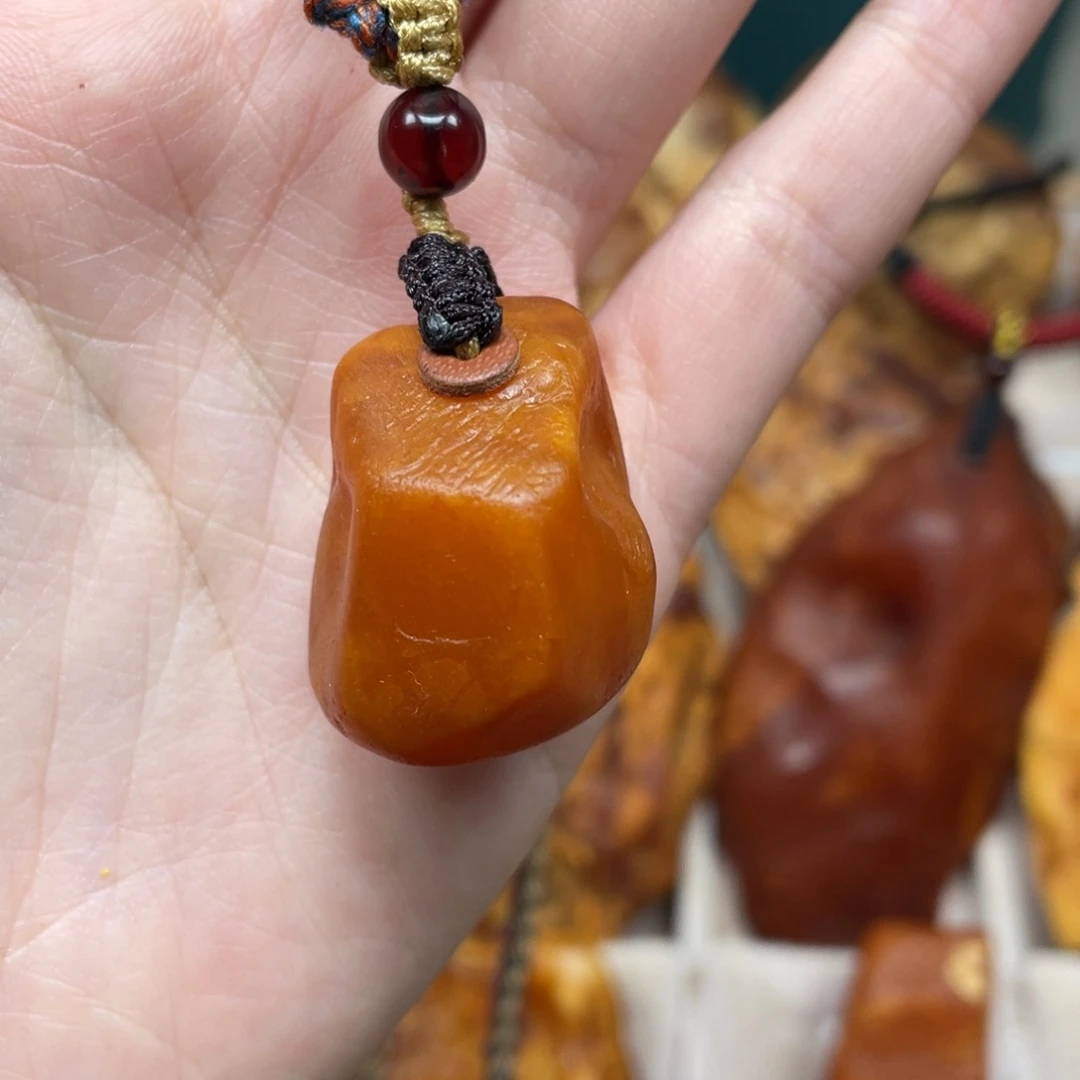 琥珀珠宝奇石未镶嵌