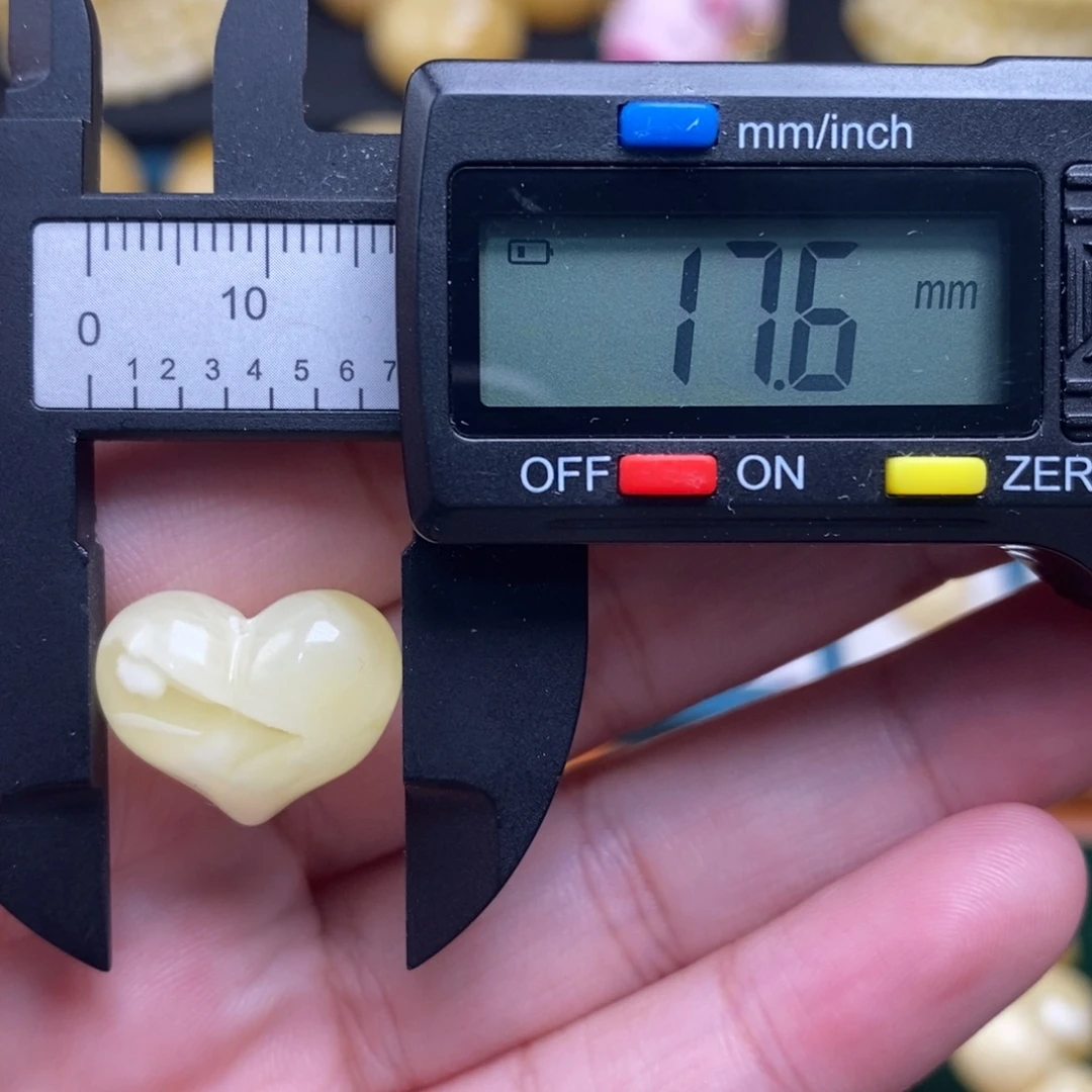 蜜蜡未镶嵌珠宝奇石