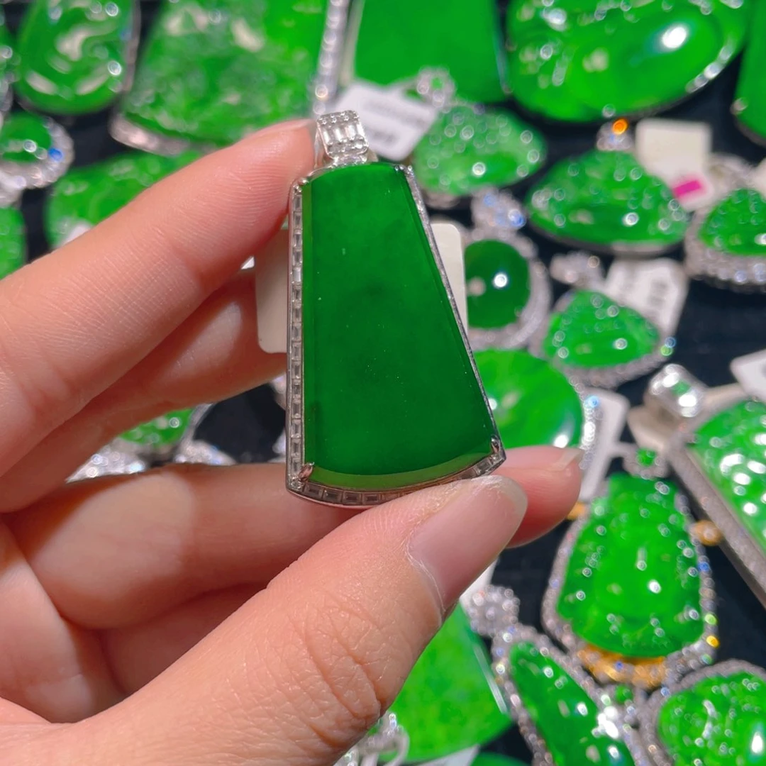 翡翠颈饰未镶嵌保a保真天然翡翠