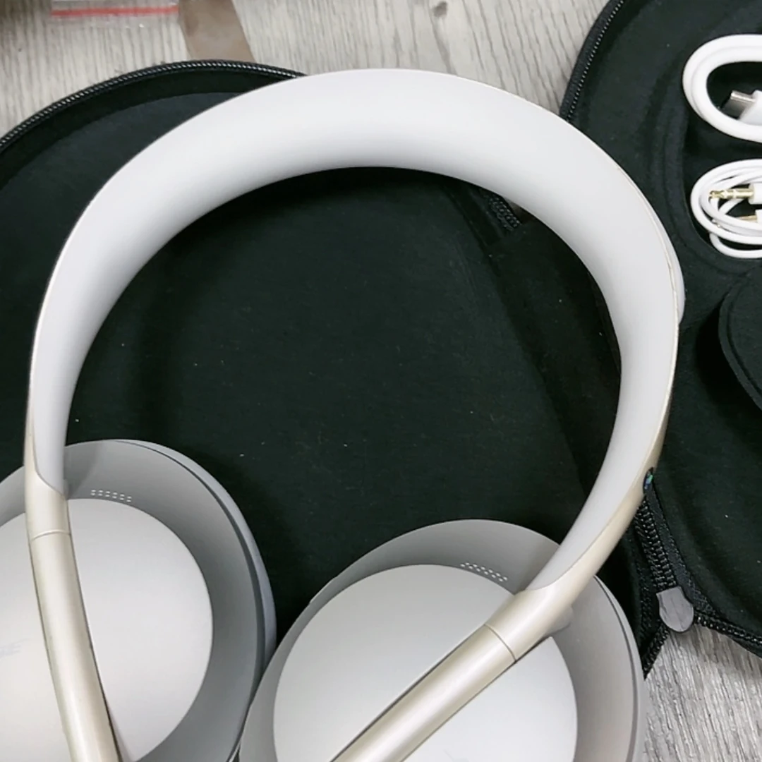 【闪购商品】99新奥*司bose700