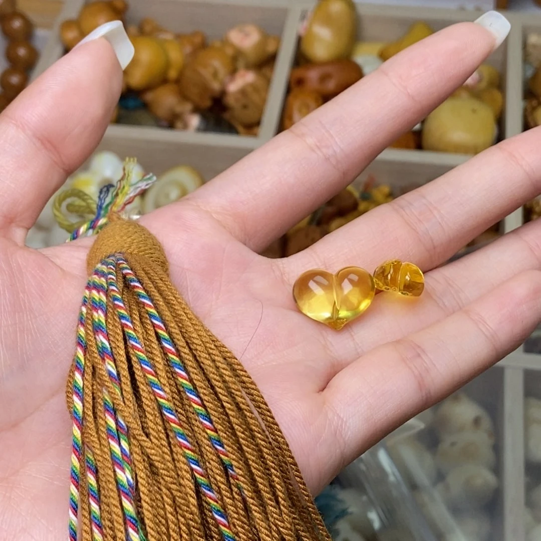 猴头核桃吊坠1.05心0.41花金流苏