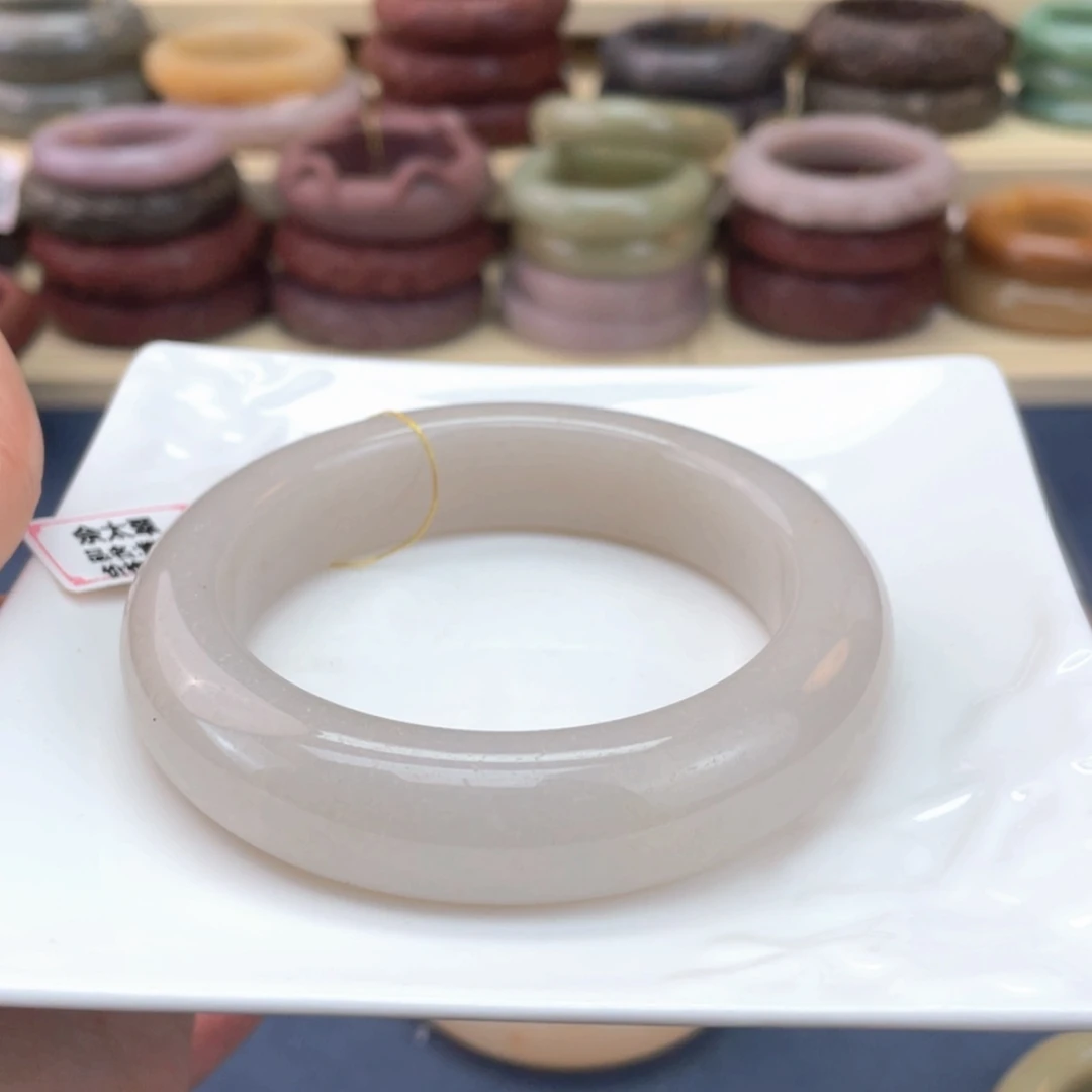 【闪购商品】石英质玉手镯未镶嵌宝*