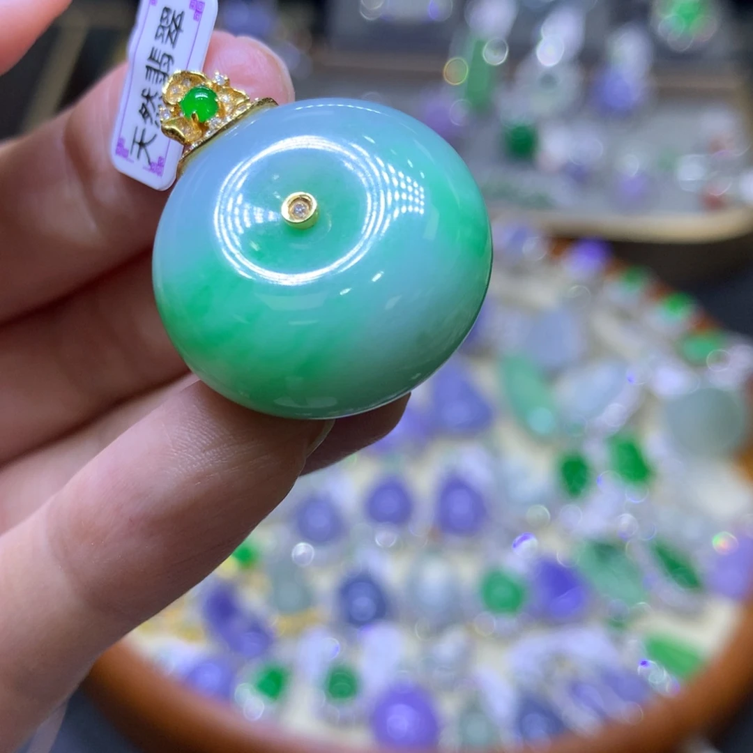 翡翠18K金镶嵌颈饰翡翠吊坠项链