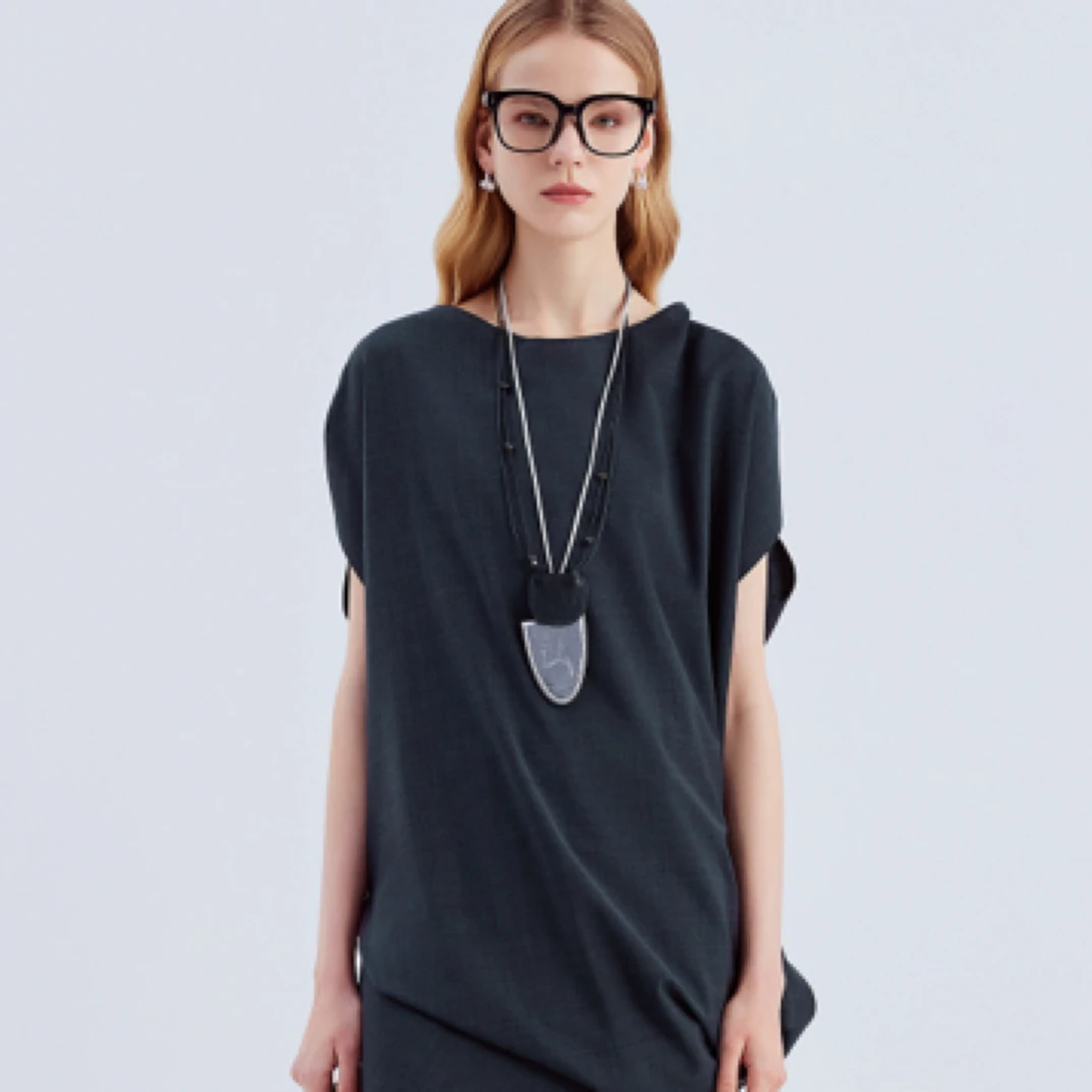 意大利设计师品牌上衣2F2D27179