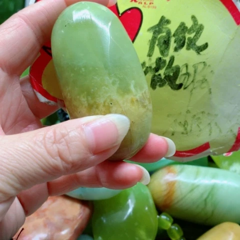 蛇纹石玉未镶嵌手把件