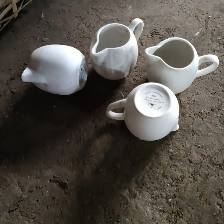 摆件盘子碗茶壶啥都有
