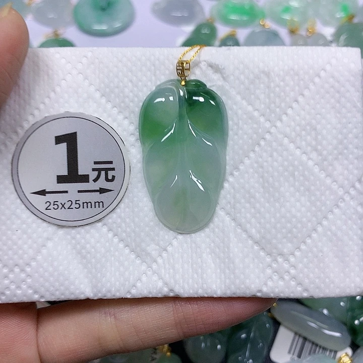 翡翠未镶嵌颈饰挂件