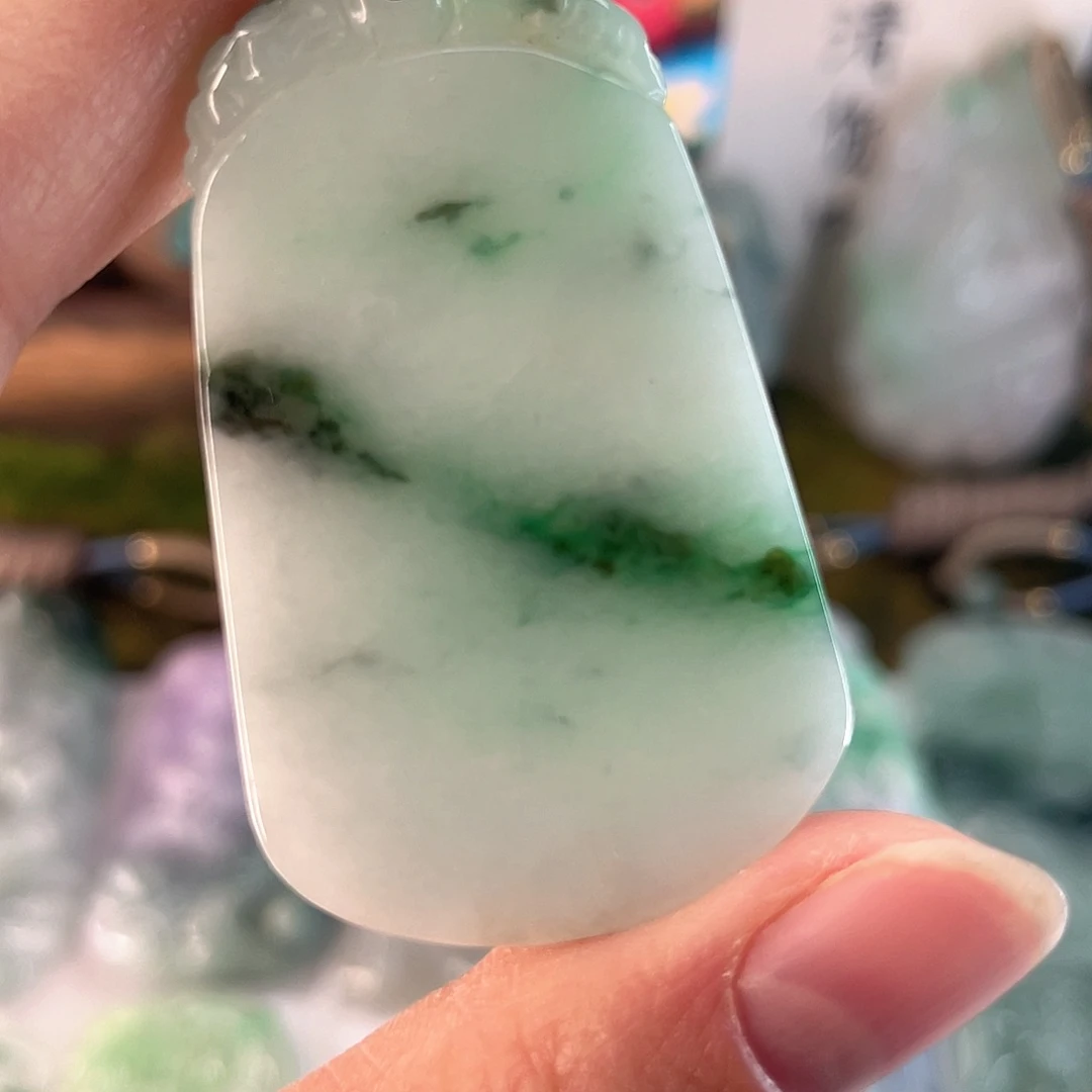 翡翠未镶嵌颈饰无事牌
