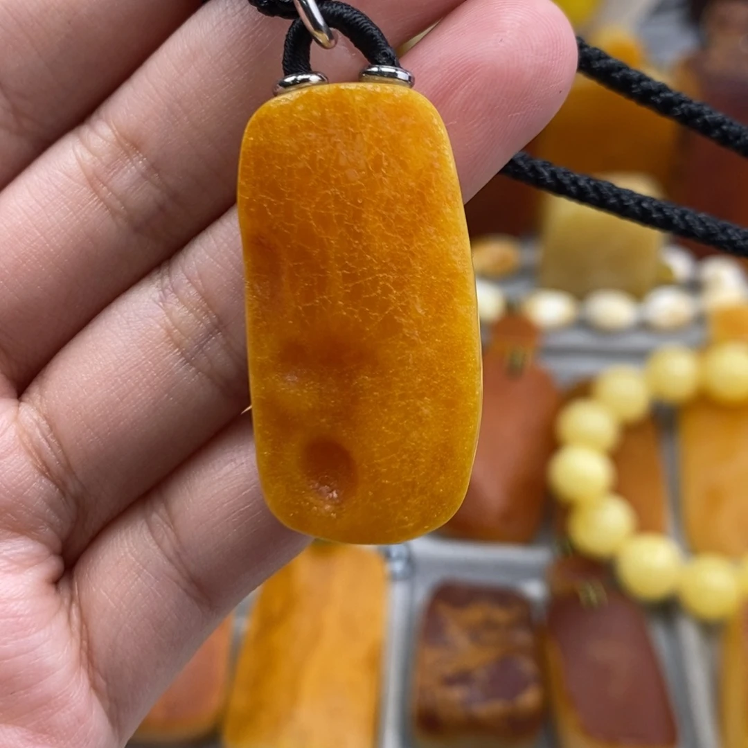 琥珀吊坠(赠链)未镶嵌