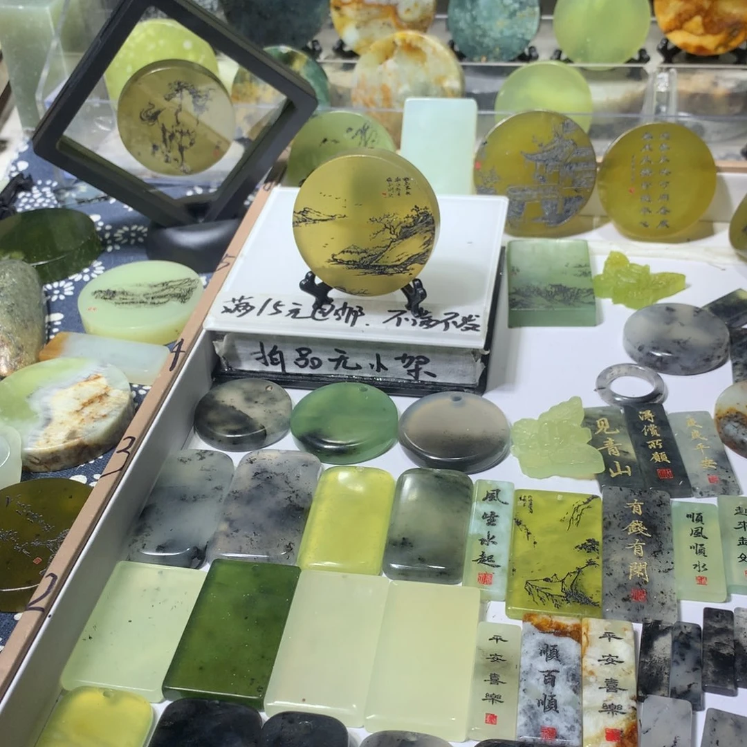 蛇纹石玉合金雕刻小摆