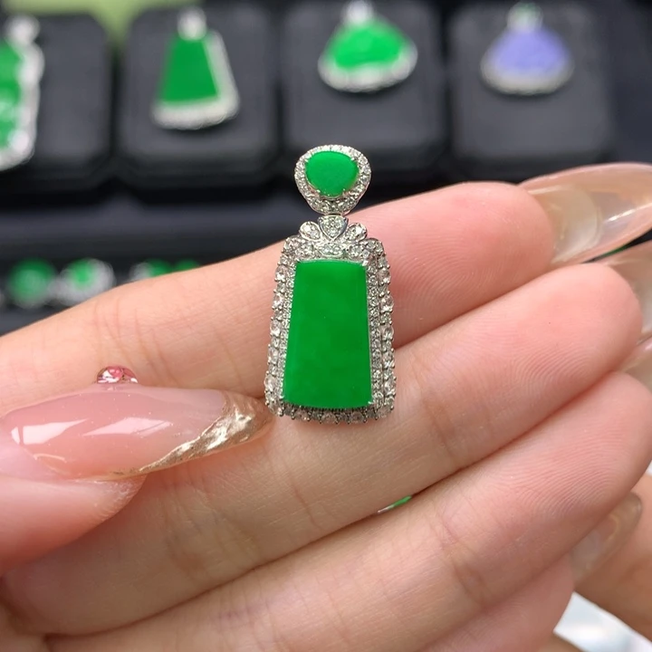 翡翠吊坠(不含链)18K金镶嵌