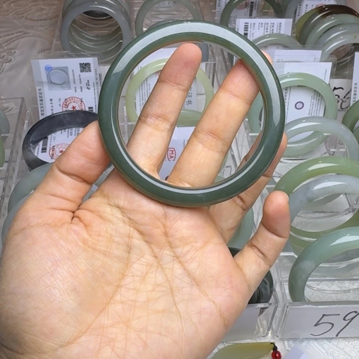 好***情和田玉（糖玉）未镶嵌手镯