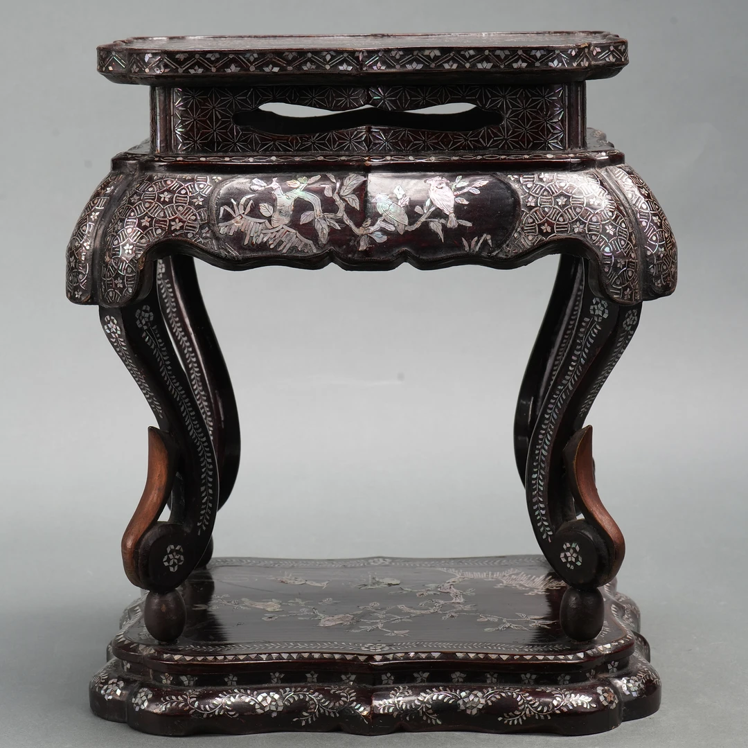 LOT012414明末清初黑漆嵌螺钿人物庭院花鸟纹香几【古董拍卖】