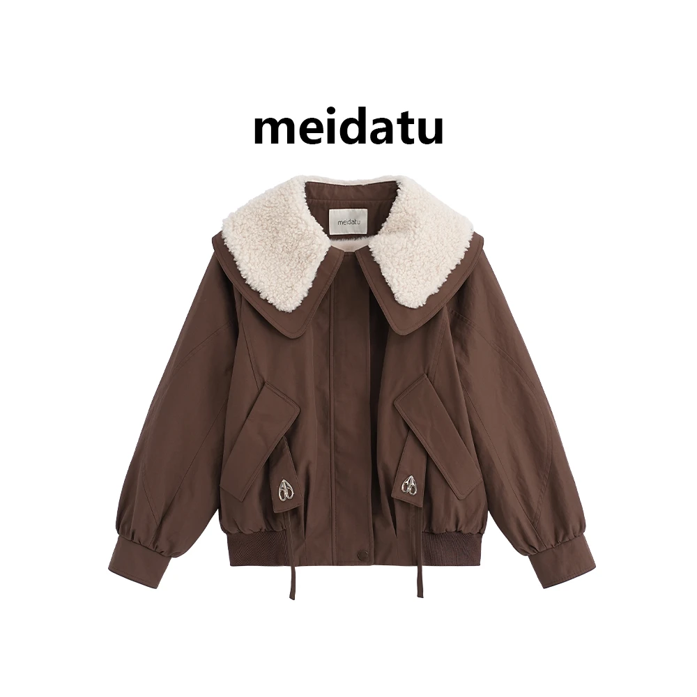 美哒兔（冬日恋岛）冬季时尚减龄羊羔毛翻领外套ck3361-5