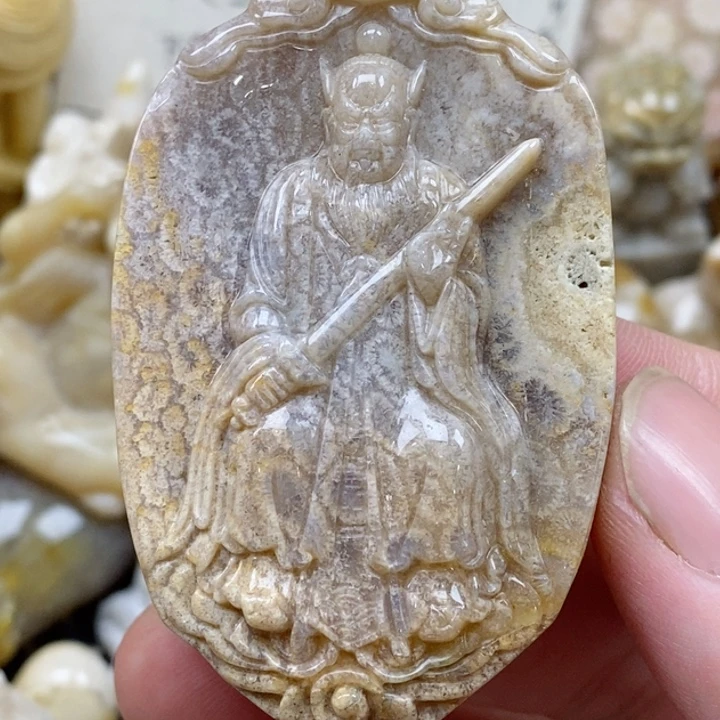 颈饰未镶嵌硅化珊瑚（珊瑚玉）有瑕