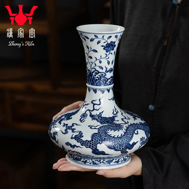 钟家窑青花瓷家居摆件 景德镇柴窑青花重工手工手绘云龙纹长颈瓶