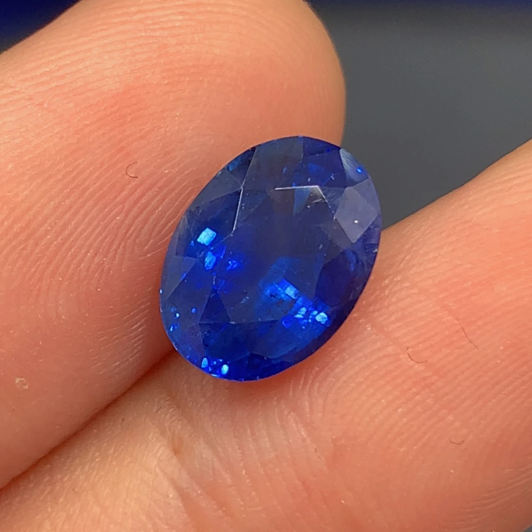 蓝宝石裸石4.66ct老烧皇家蓝