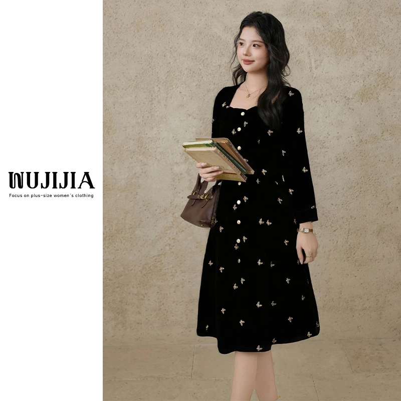 【五季家大码】显瘦秋装重工刺绣大码女装黑色连衣裙ZL112042