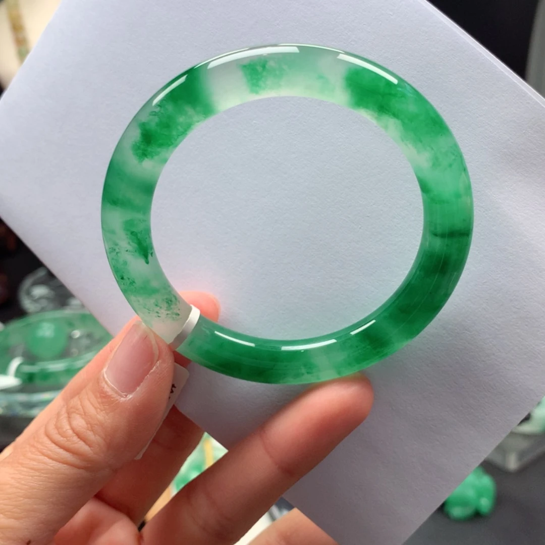 【闪购商品】未镶嵌手镯石英质玉