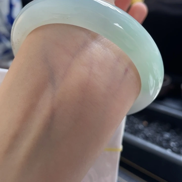 未镶嵌手镯翡翠55雅绿冰光