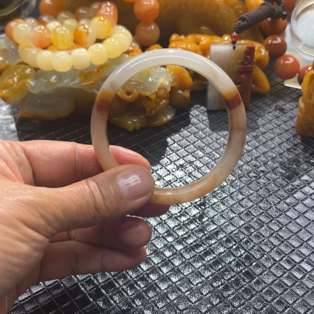 石英质玉未镶嵌颈饰