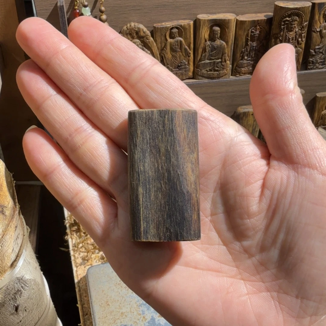 琉***华沉香沉香碎屑紫棋素牌满油