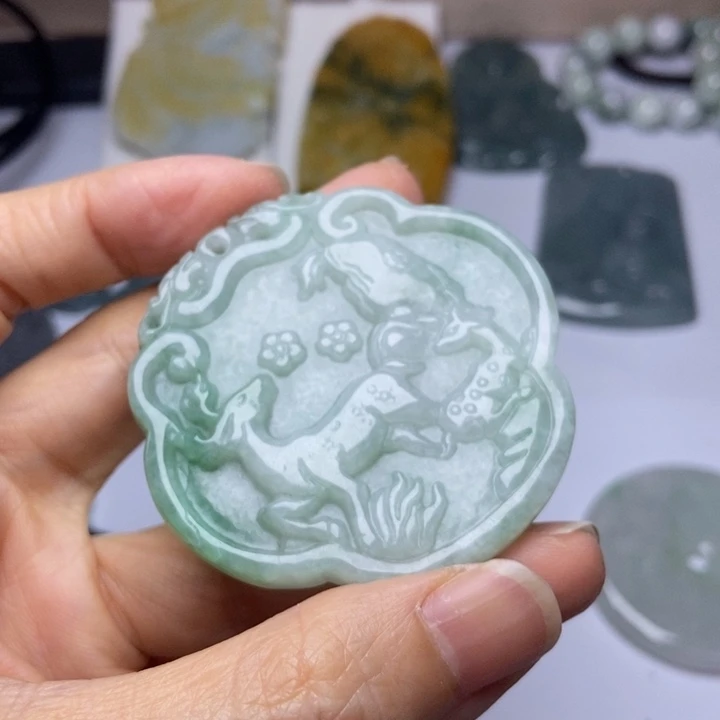 翡翠未镶嵌颈饰翡翠