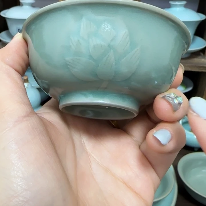 手工雕刻青绿釉水瓷