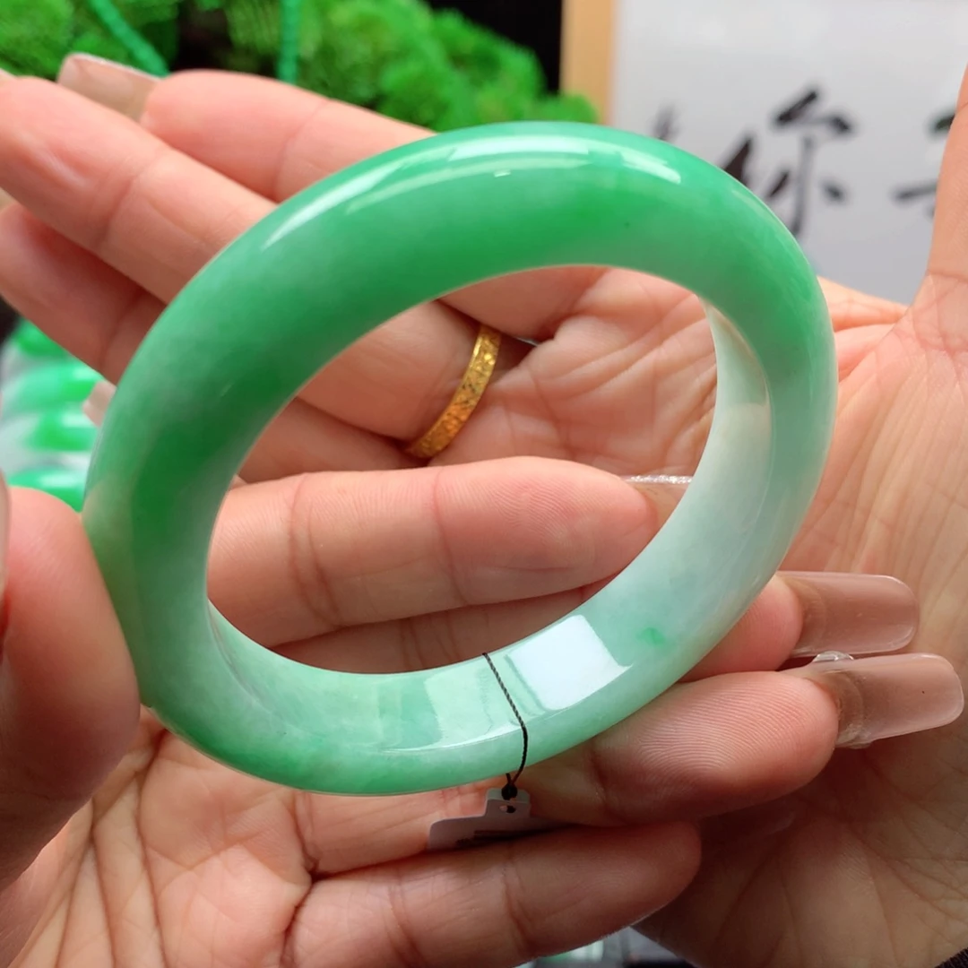 未镶嵌手镯翡翠缅甸