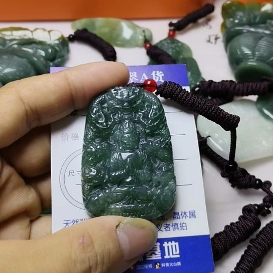 翡翠未镶嵌颈饰挂件