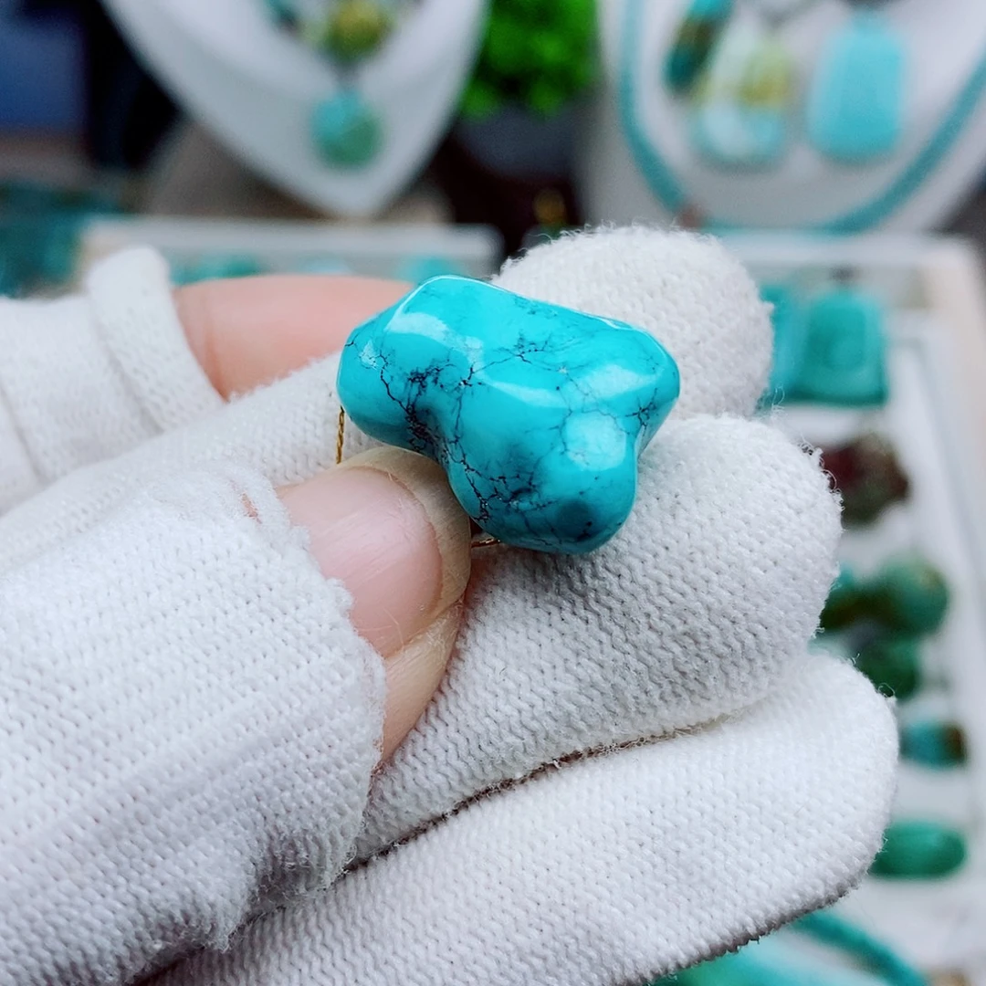 绿松石未镶嵌颈饰
