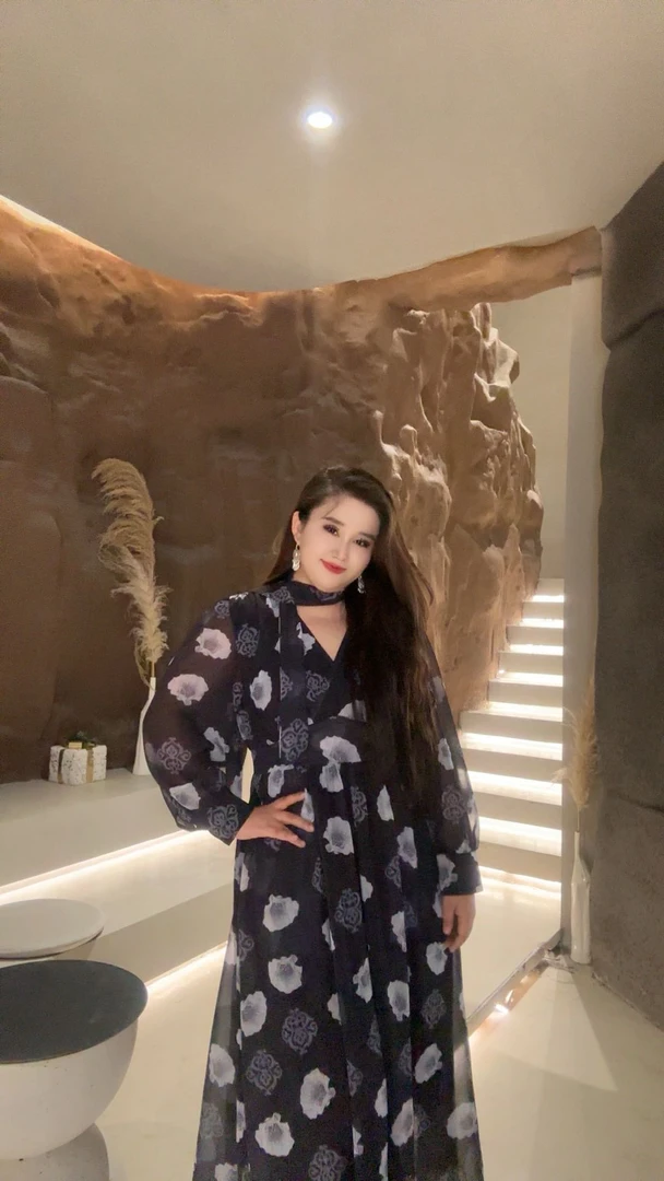 喜事不断家2025新款女装高级感超好看长裙连衣裙子印花