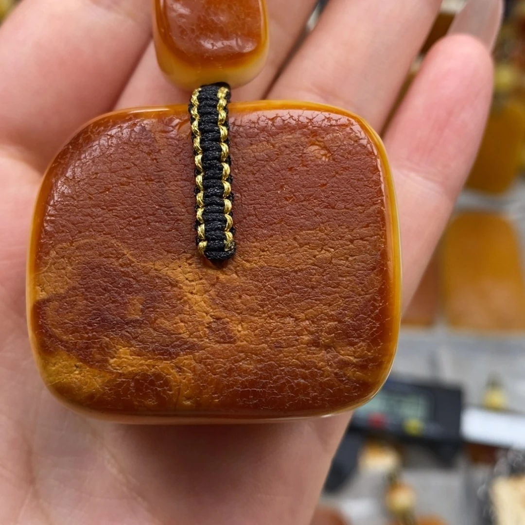 未镶嵌琥珀珠宝奇石