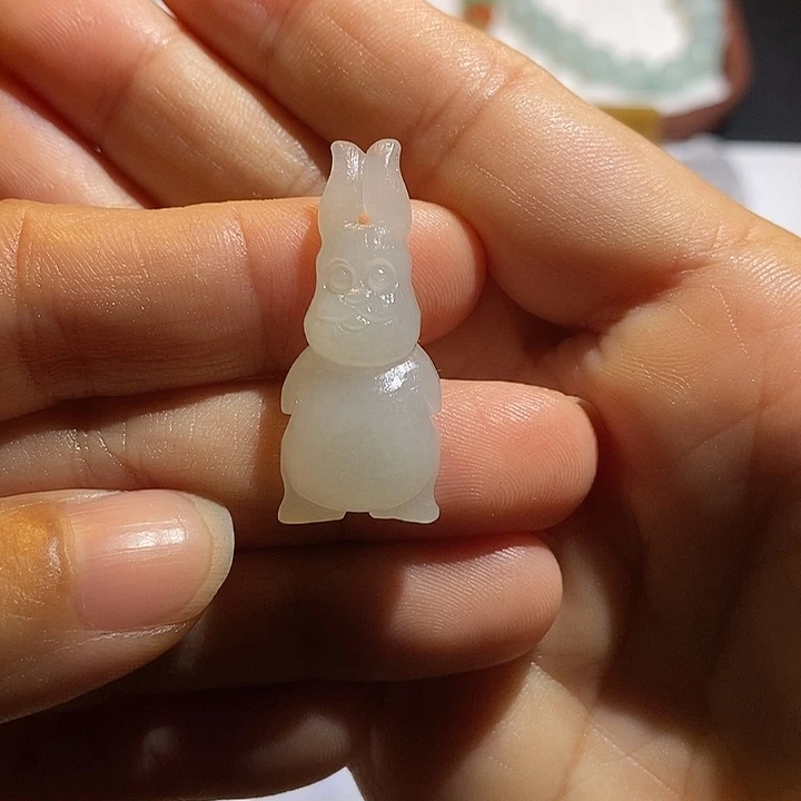 定制翡翠未镶嵌兔