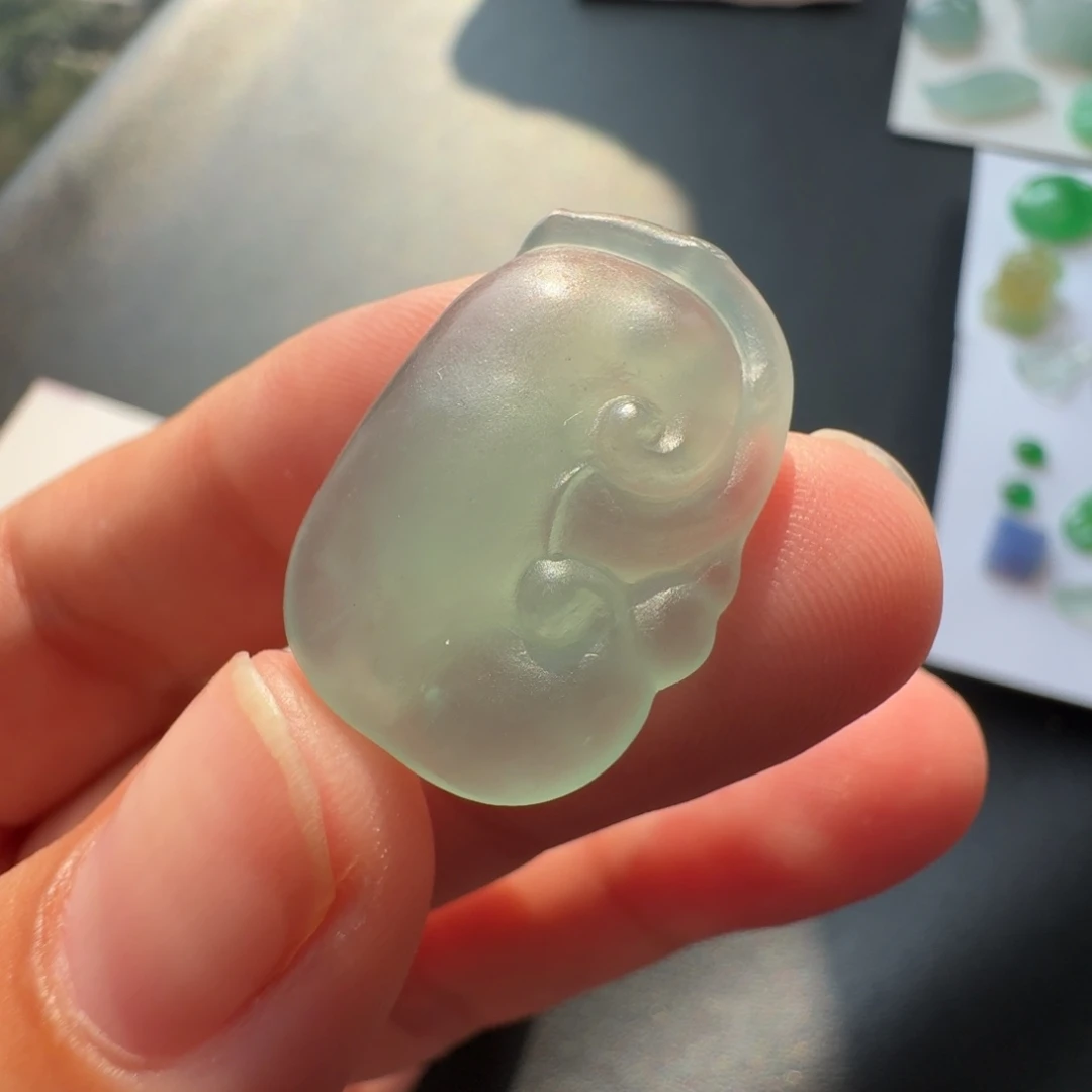 定制翡翠未镶嵌冰种蓝如意