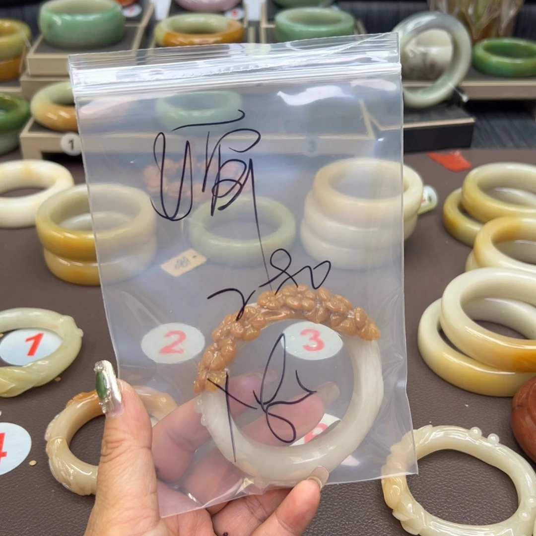 石英质玉未镶嵌手镯@****?