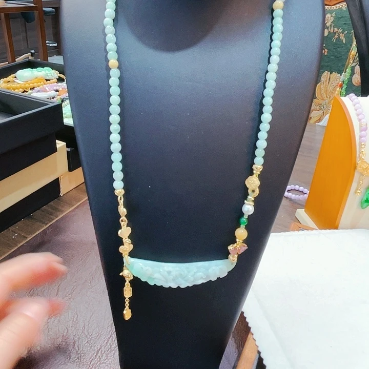 翡翠颈饰未镶嵌项链