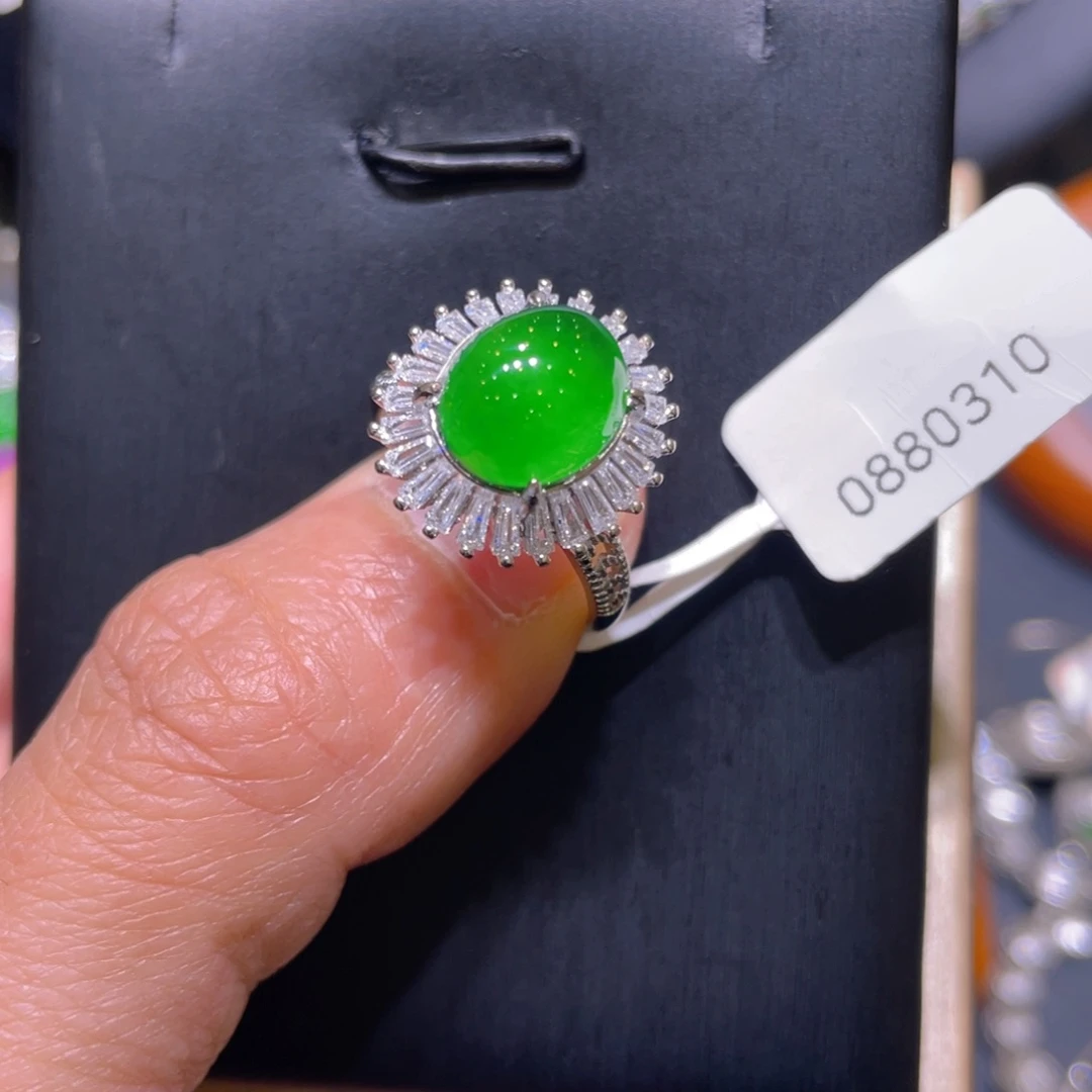 翡翠未镶嵌颈饰戒指