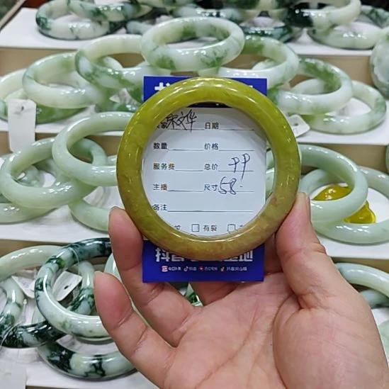 宋***华岫玉未镶嵌颈饰岫玉