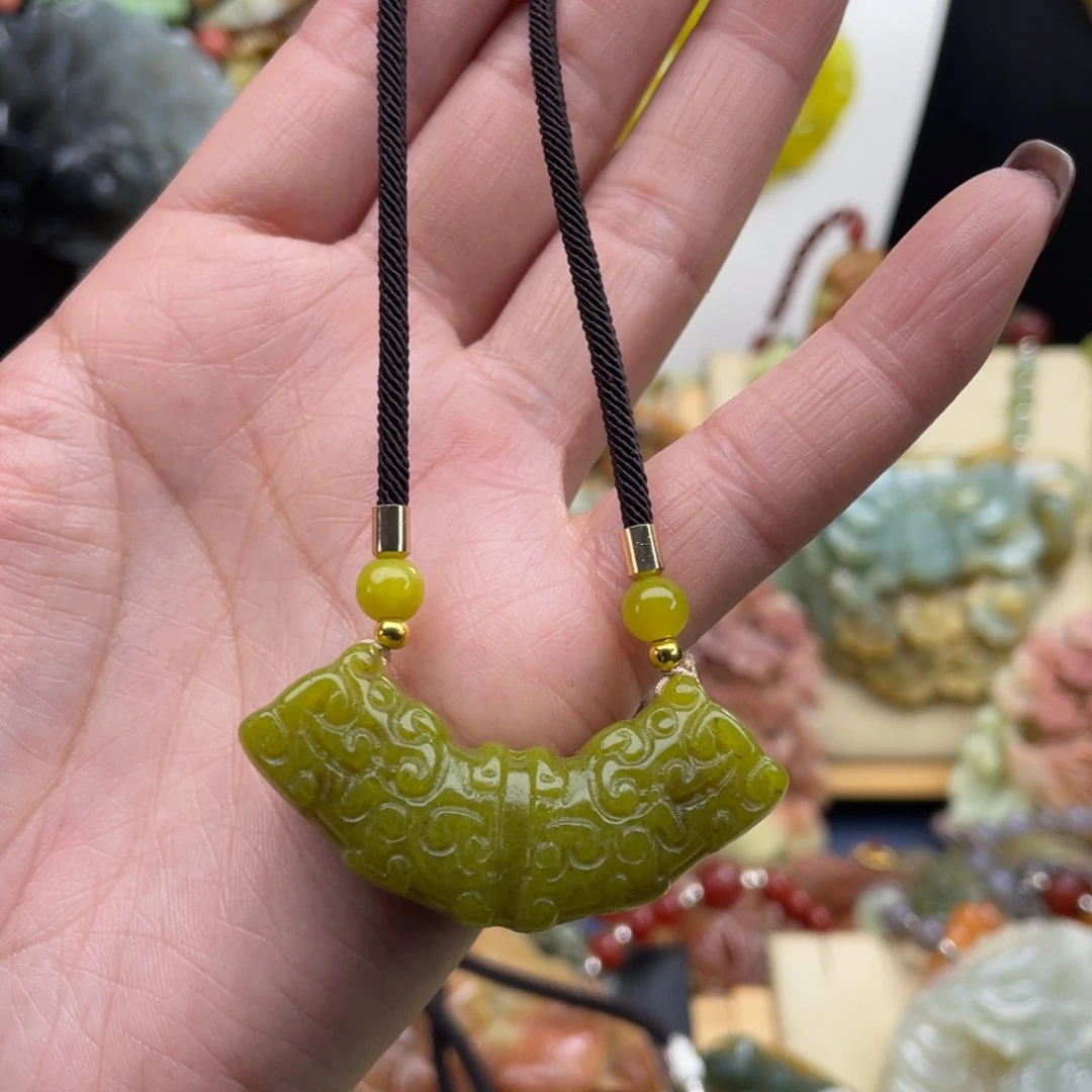 未镶嵌蛇纹石玉颈饰