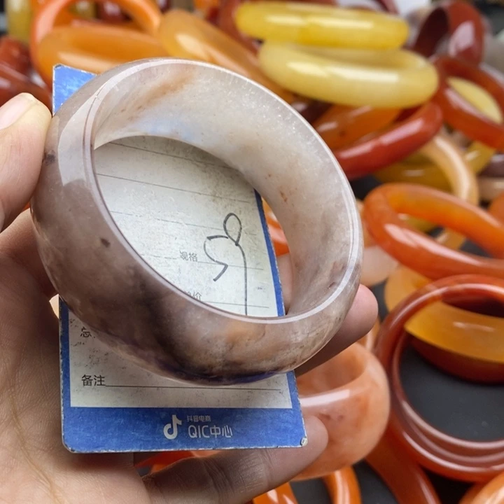 未镶嵌手镯石英质玉