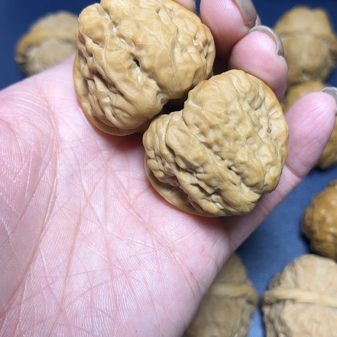 文玩核桃吊坠A****、哇哇哇