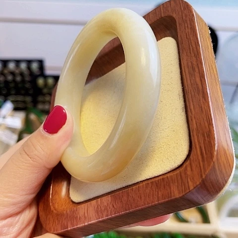 和田玉（糖玉）手镯未镶嵌