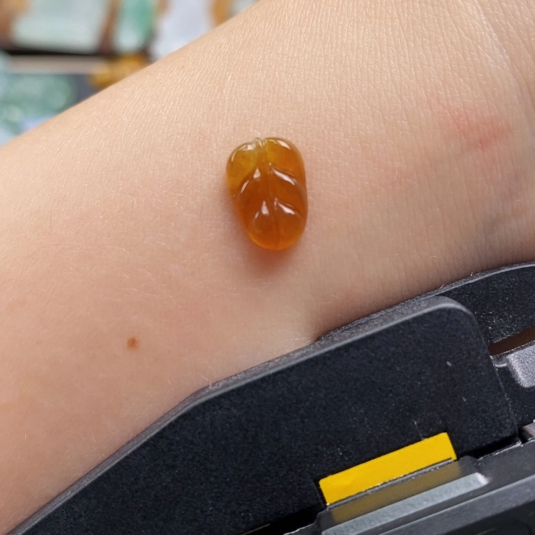 翡翠未镶嵌颈饰叶子