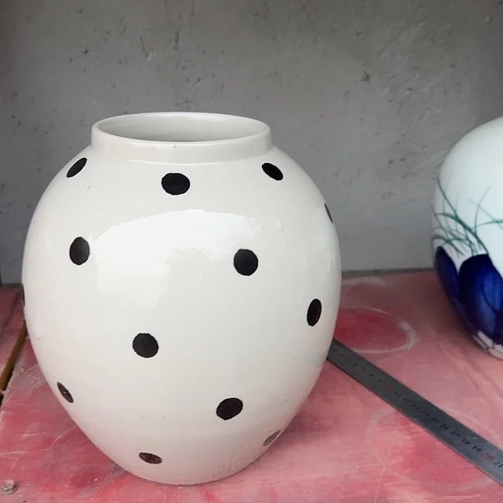 微瑕景德镇陶瓷手工花瓶