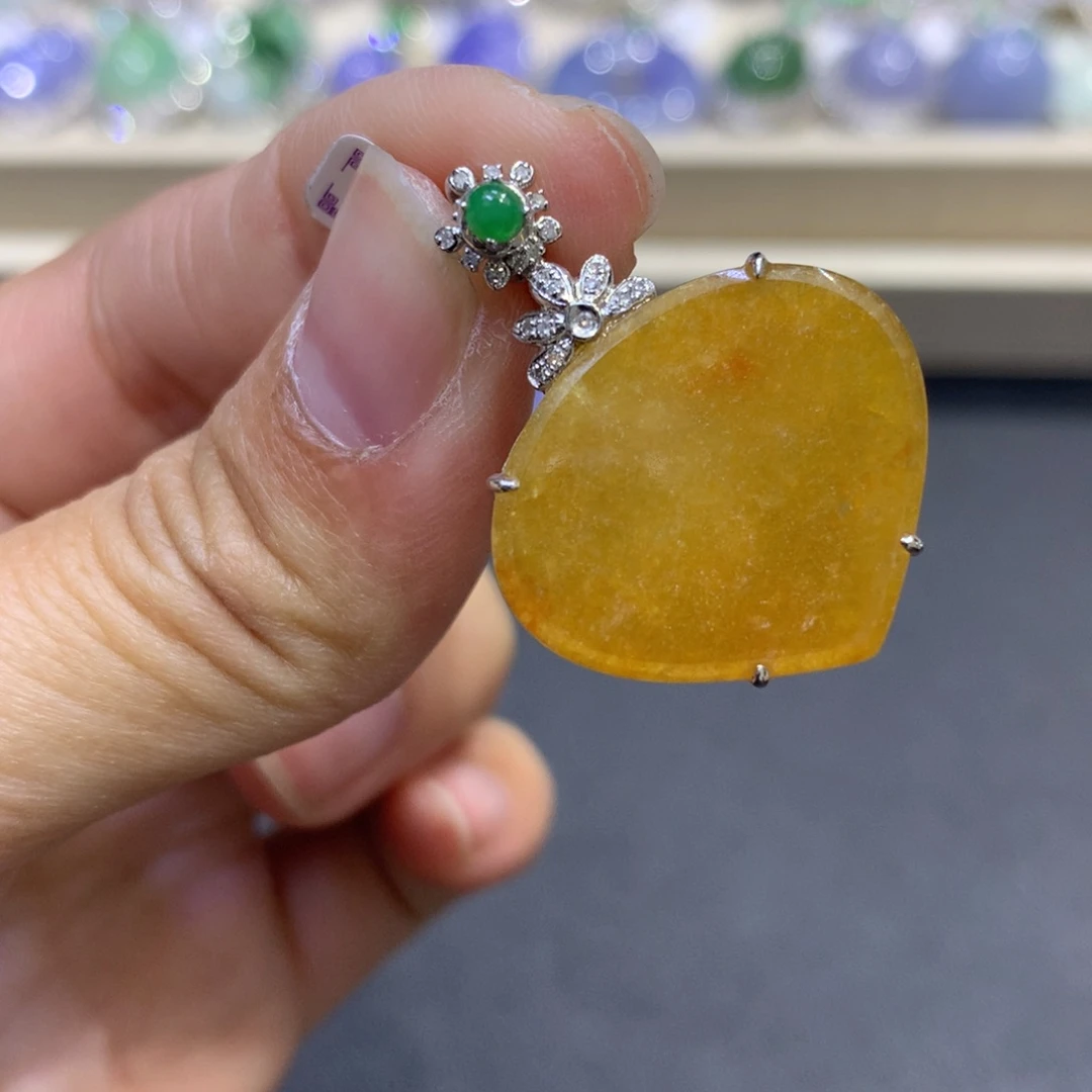 翡翠颈饰18K金镶嵌翡翠