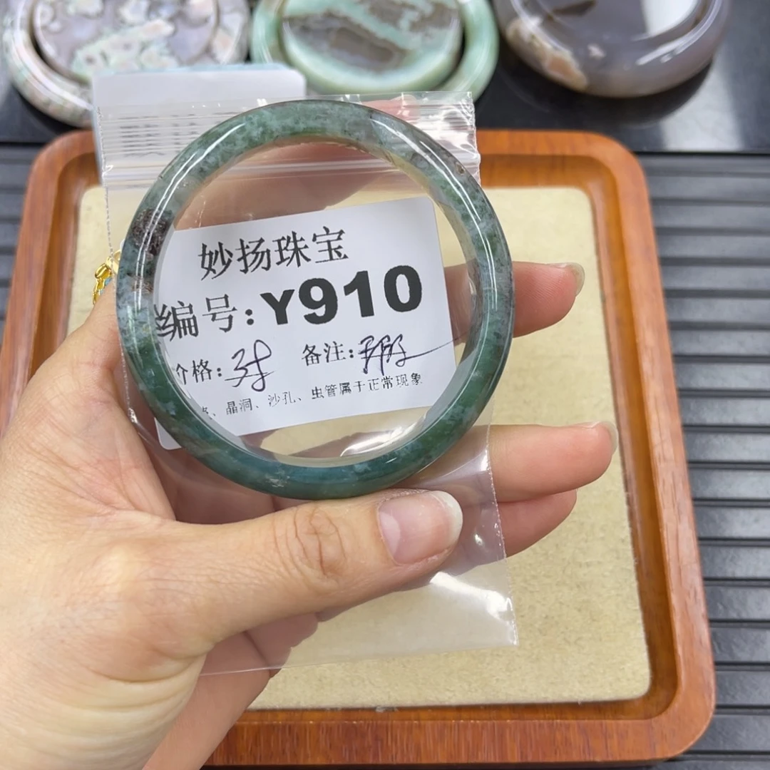 硅化珊瑚（珊瑚玉）瑕未镶嵌三**头
