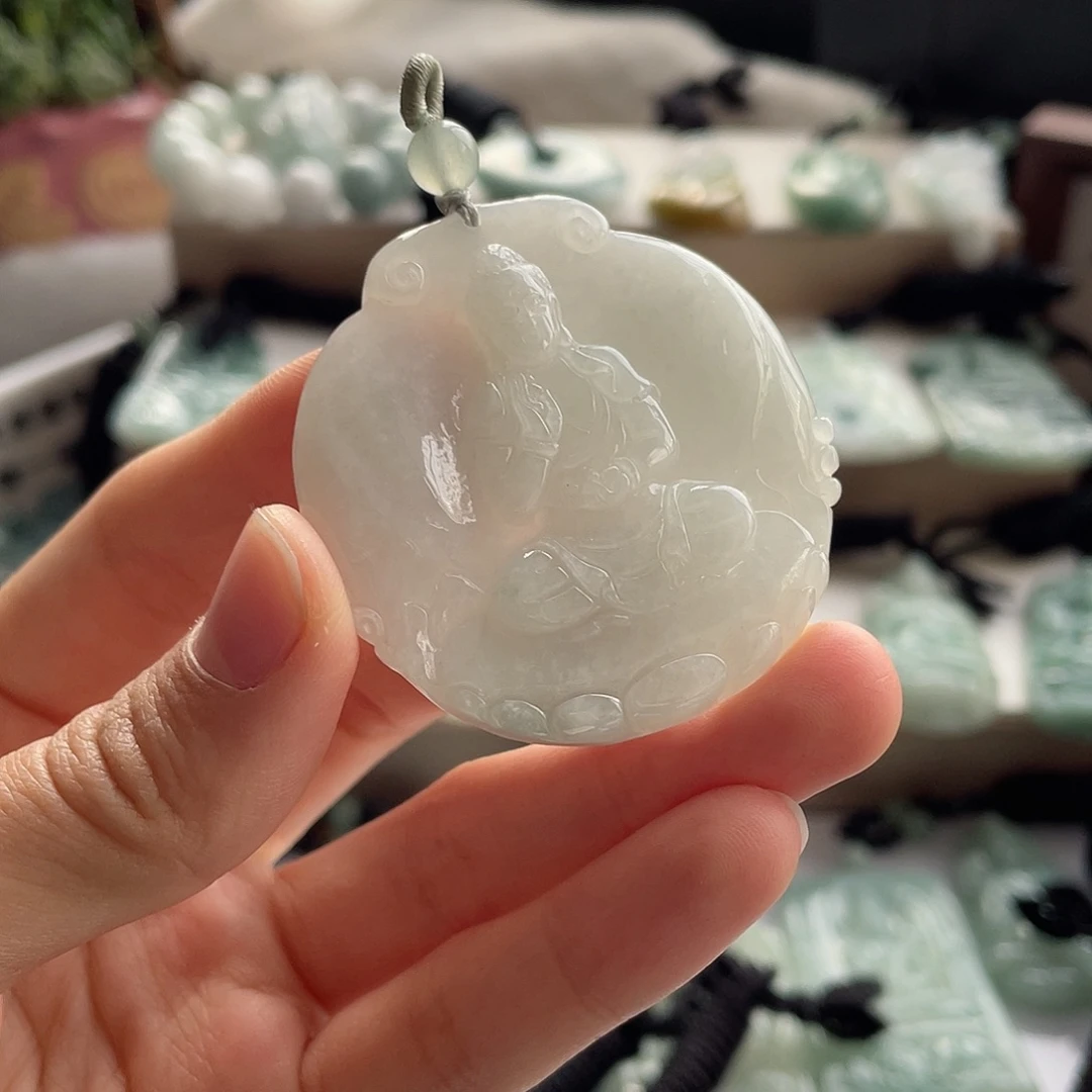 翡翠未镶嵌颈饰阿弥陀佛