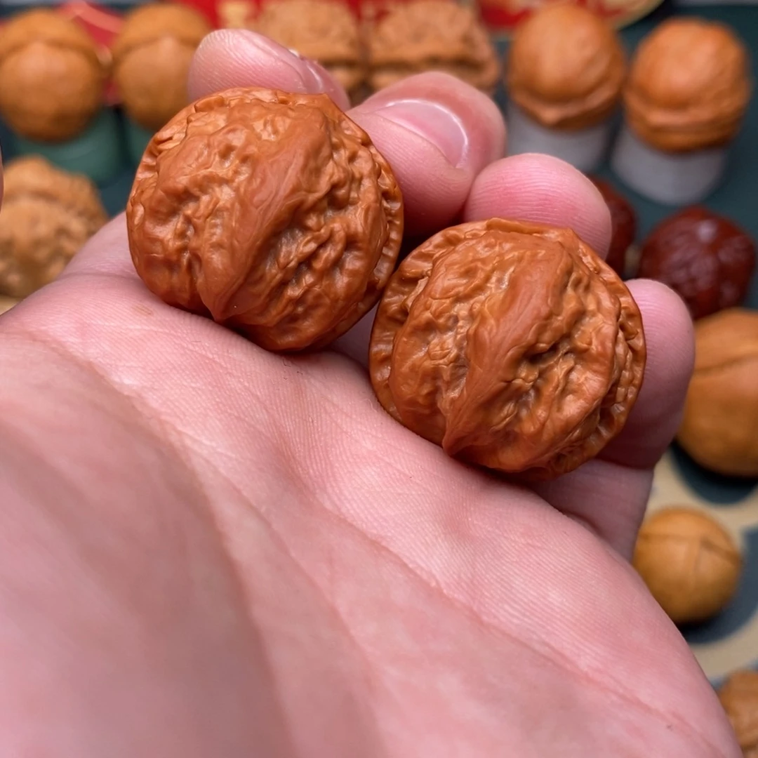 文玩核桃把件是*男霸王龙