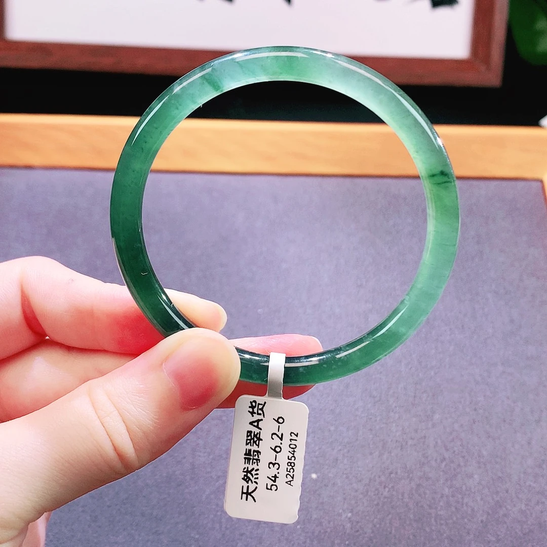 翡翠手镯未镶嵌天然翡翠